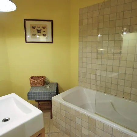 Cozy Studio Equipped With Indoor Heated Pool In Standing *