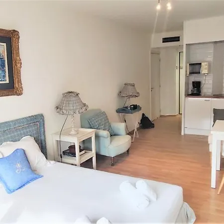 Cozy Studio Equipped With Indoor Heated Pool In Standing *